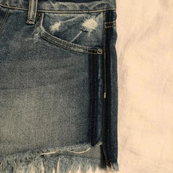 💚 Hidden | Distressed Sofie Stripe Mom Jean Shorts - Medium - Picture 6 of 8